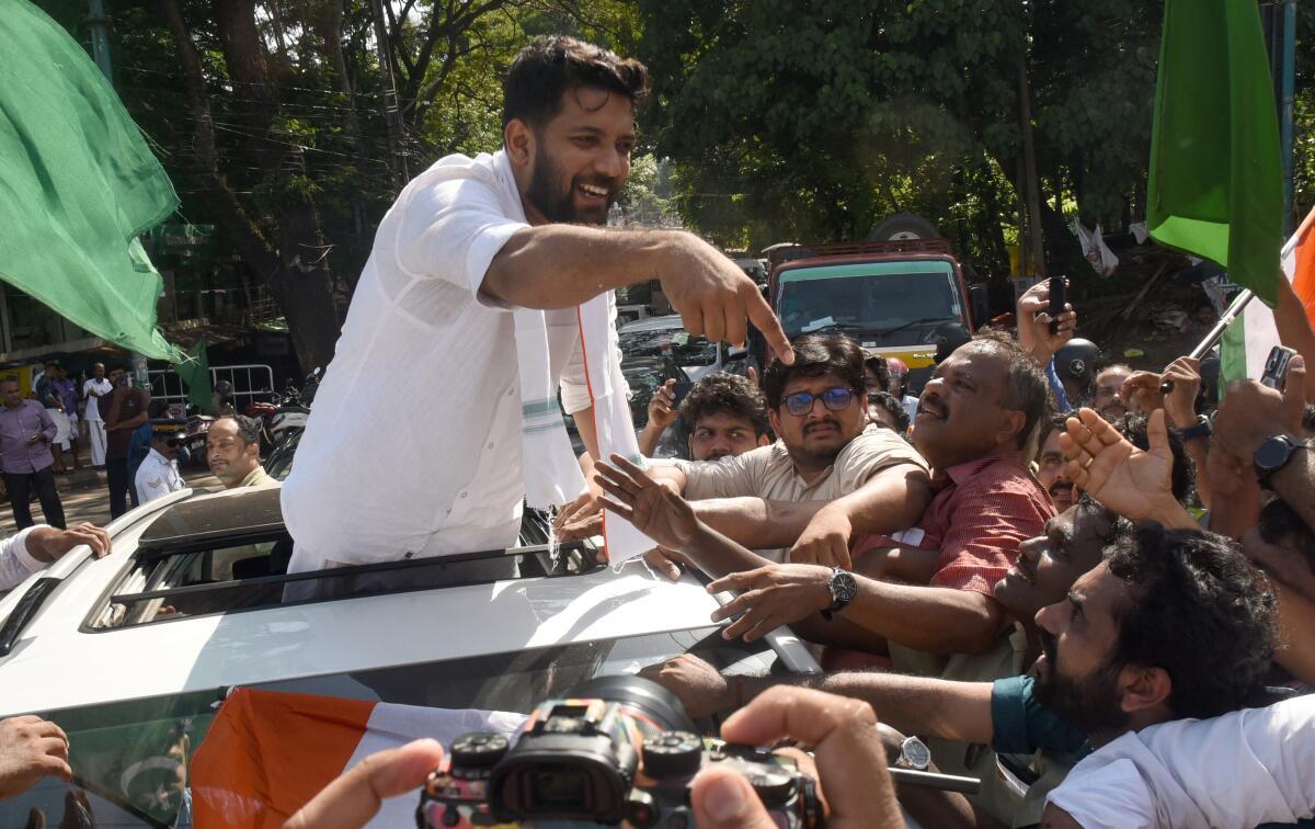 शफ़ी परम्बिल, वडकारा सांसद, और वडकारा में IUML और RMPI की संगठनात्मक और राजनीतिक ताकत उन कारकों में से हैं जिन पर यूडीएफ निर्भर है। फ़ाइल शफ़ी परम्बिल, वडकारा सांसद, और वडकारा में IUML और RMPI की संगठनात्मक और राजनीतिक ताकत उन कारकों में से हैं जिन पर यूडीएफ निर्भर है। फ़ाइल